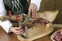 Turning the jamon