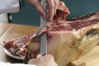 Slicing the jamon's flank