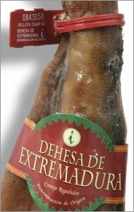 Seal and label identifying it as a Dehesa de Extremadura jamon